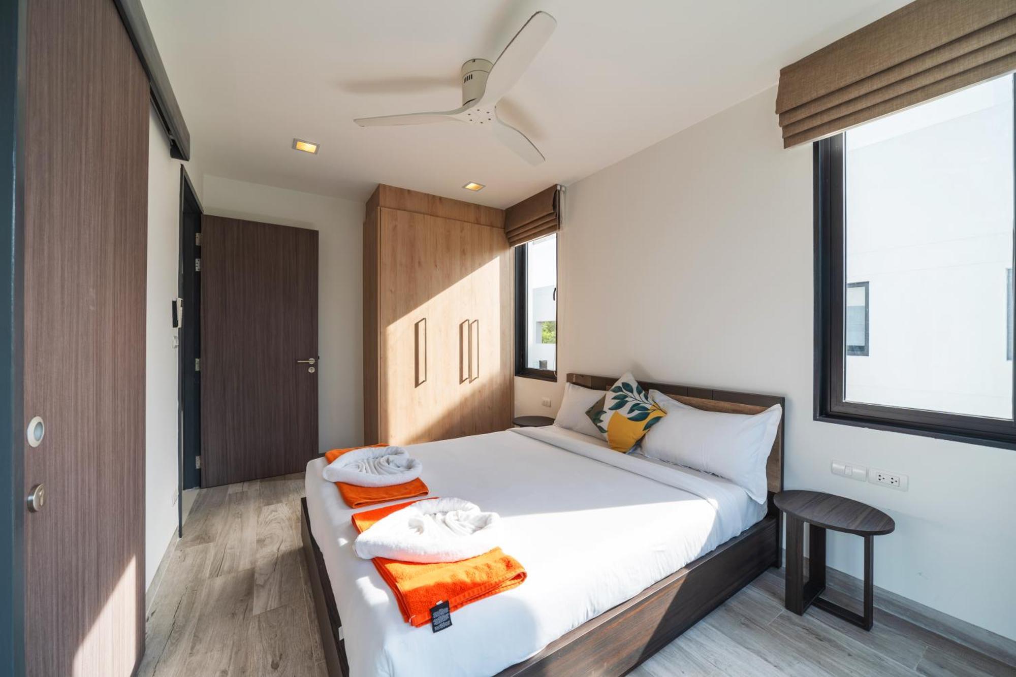 Modern Minimalist 6 Bedroom Light Luxury Private Pool Golf Course Laguna Park * Ban Phru Chan