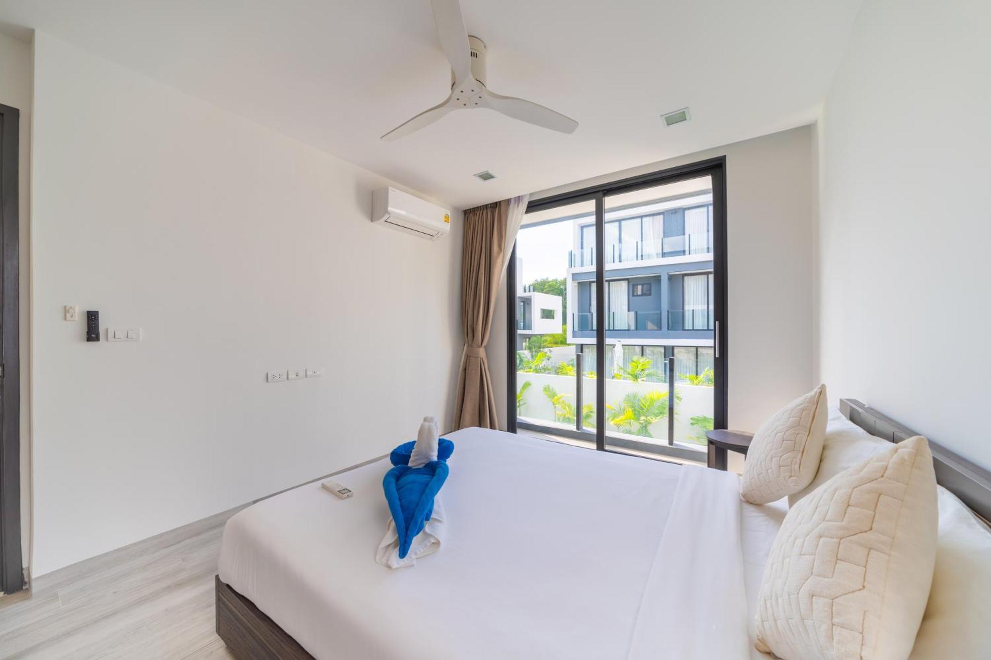 Villa Modern Minimalist 6 Bedroom Light Luxury Private Pool Golf Course Laguna Park