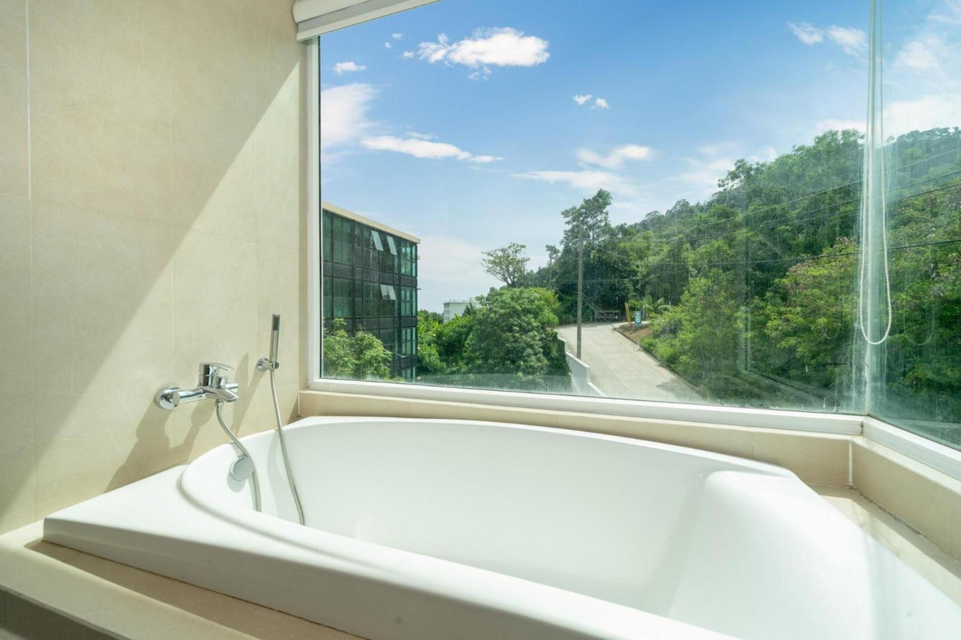 Private Sea View With Jacuzzi At Baycliff