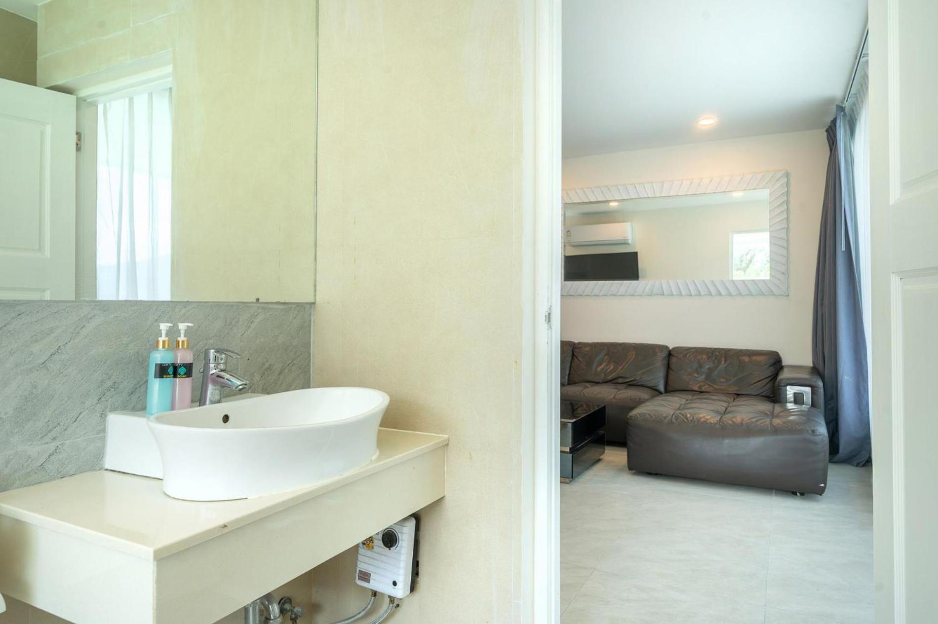 Private Sea View With Jacuzzi At Baycliff Apartment