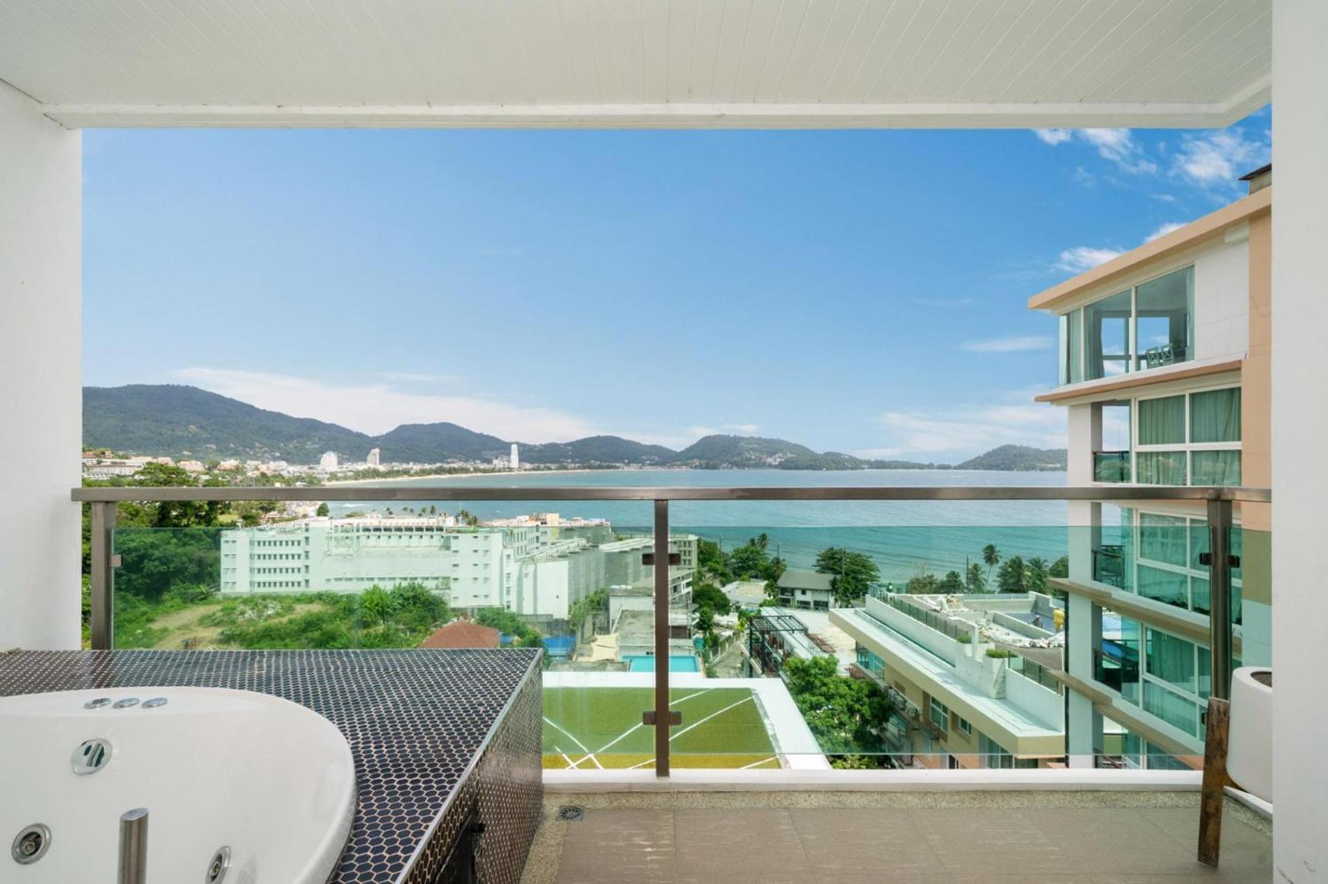 Private Sea View With Jacuzzi At Baycliff Apartment Patong