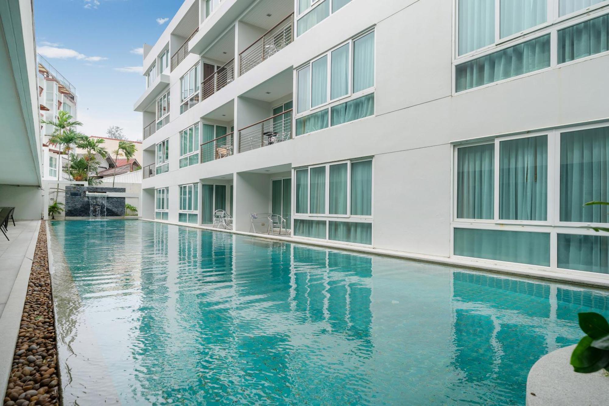 At Palms, 100 Meters To