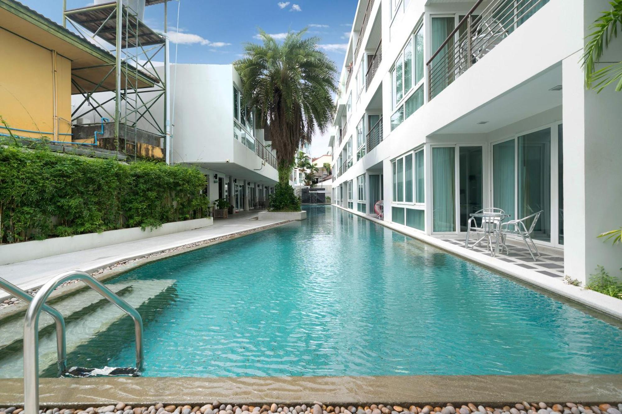At Palms, 100 Meters To