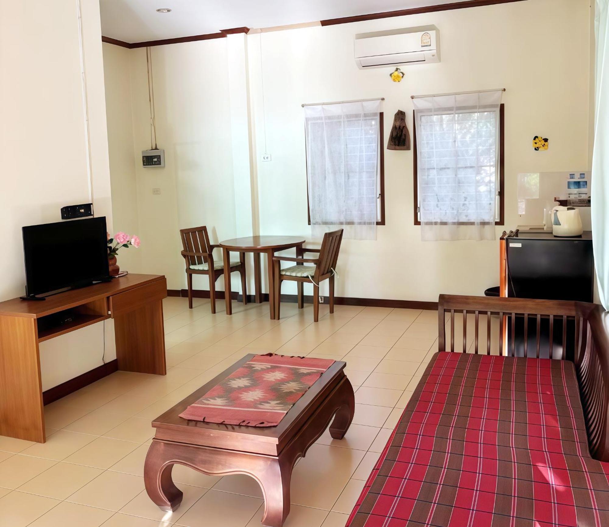 Oya International Phuket 4*