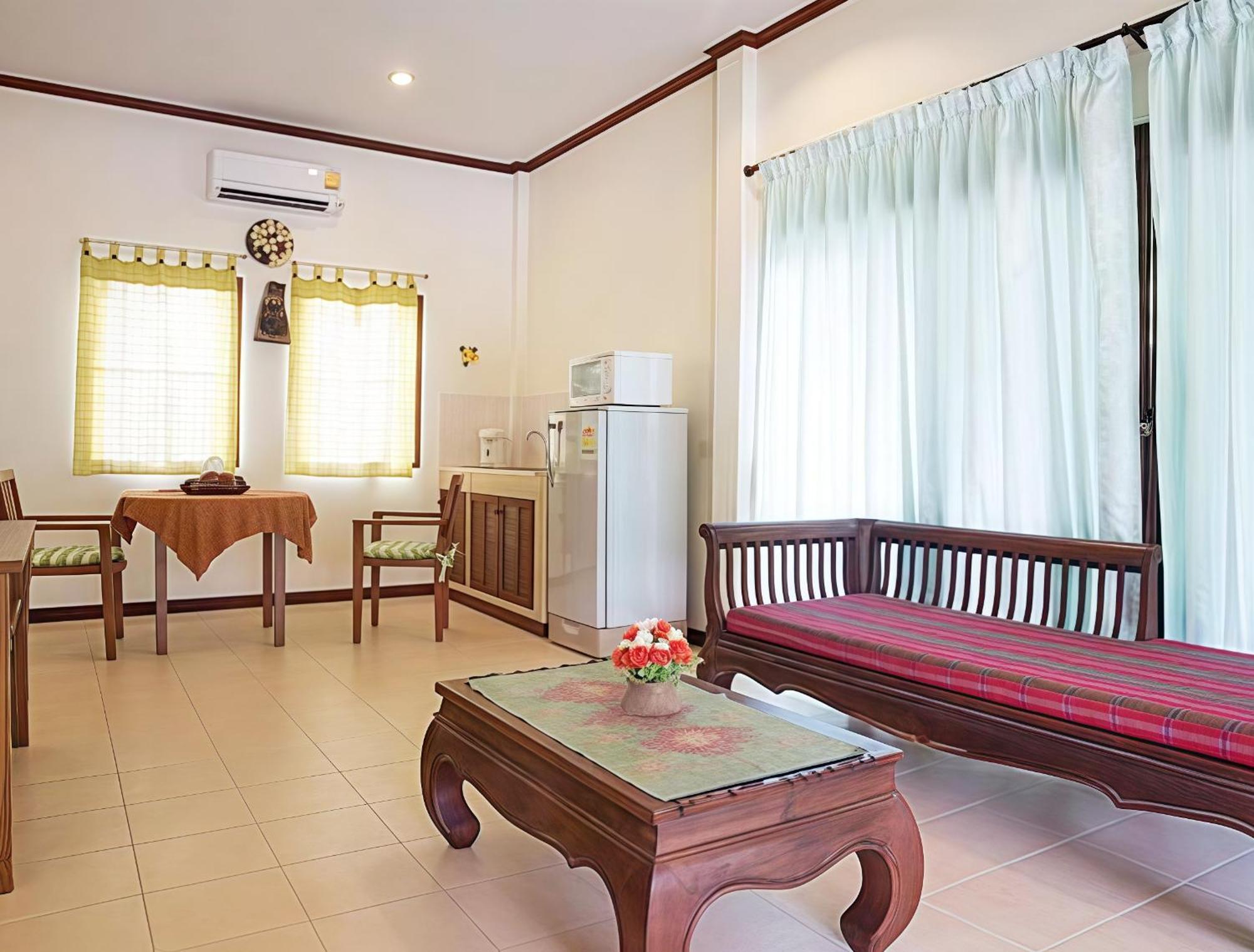 Oya International Phuket Hotel