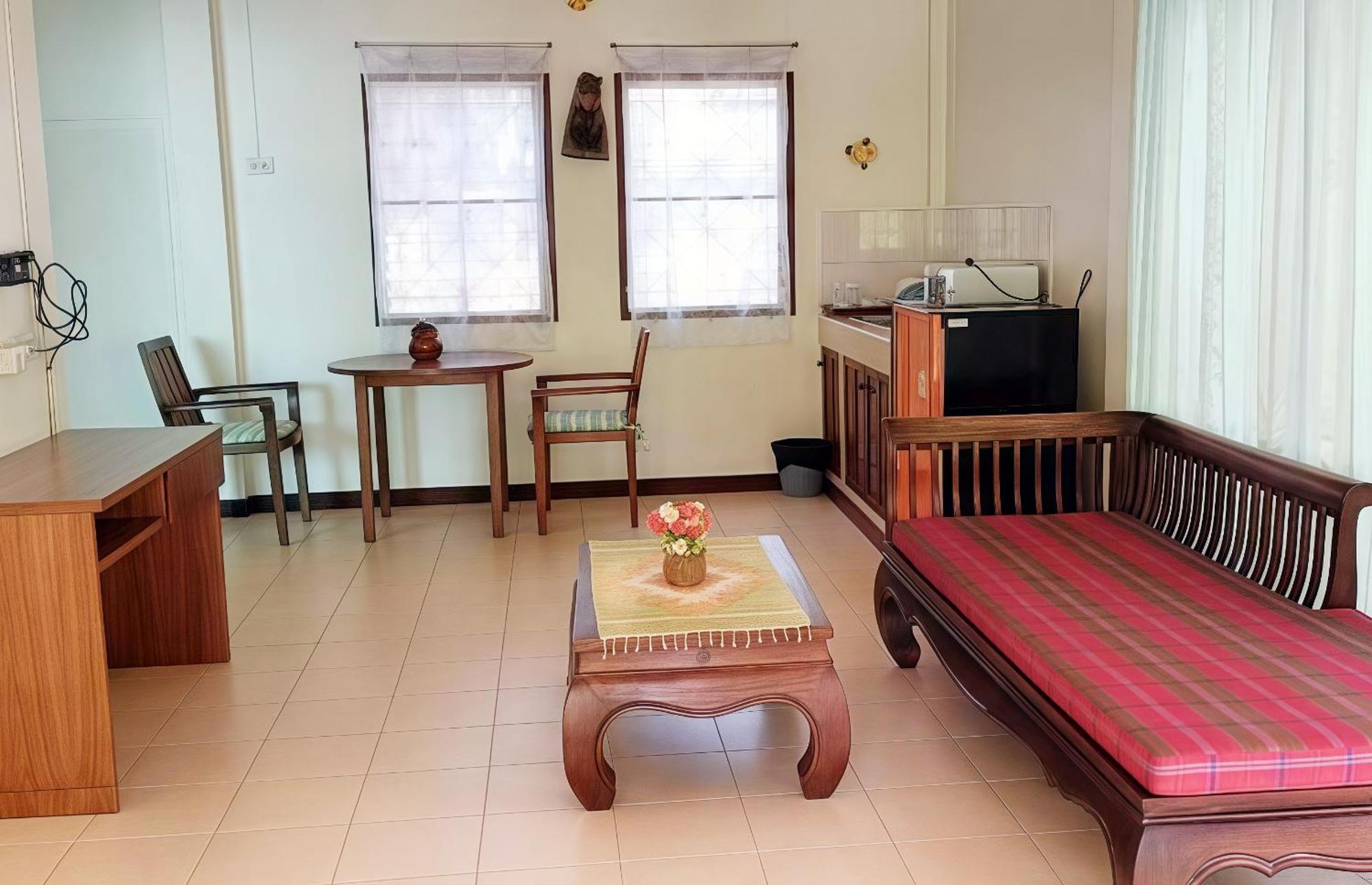 Hotel Oya International Phuket 4*