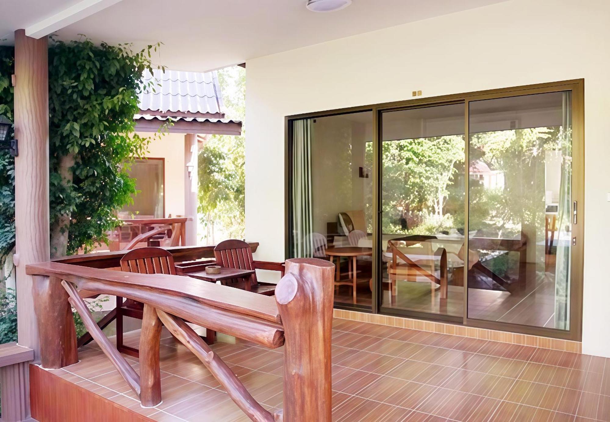 Oya International Phuket Hotel