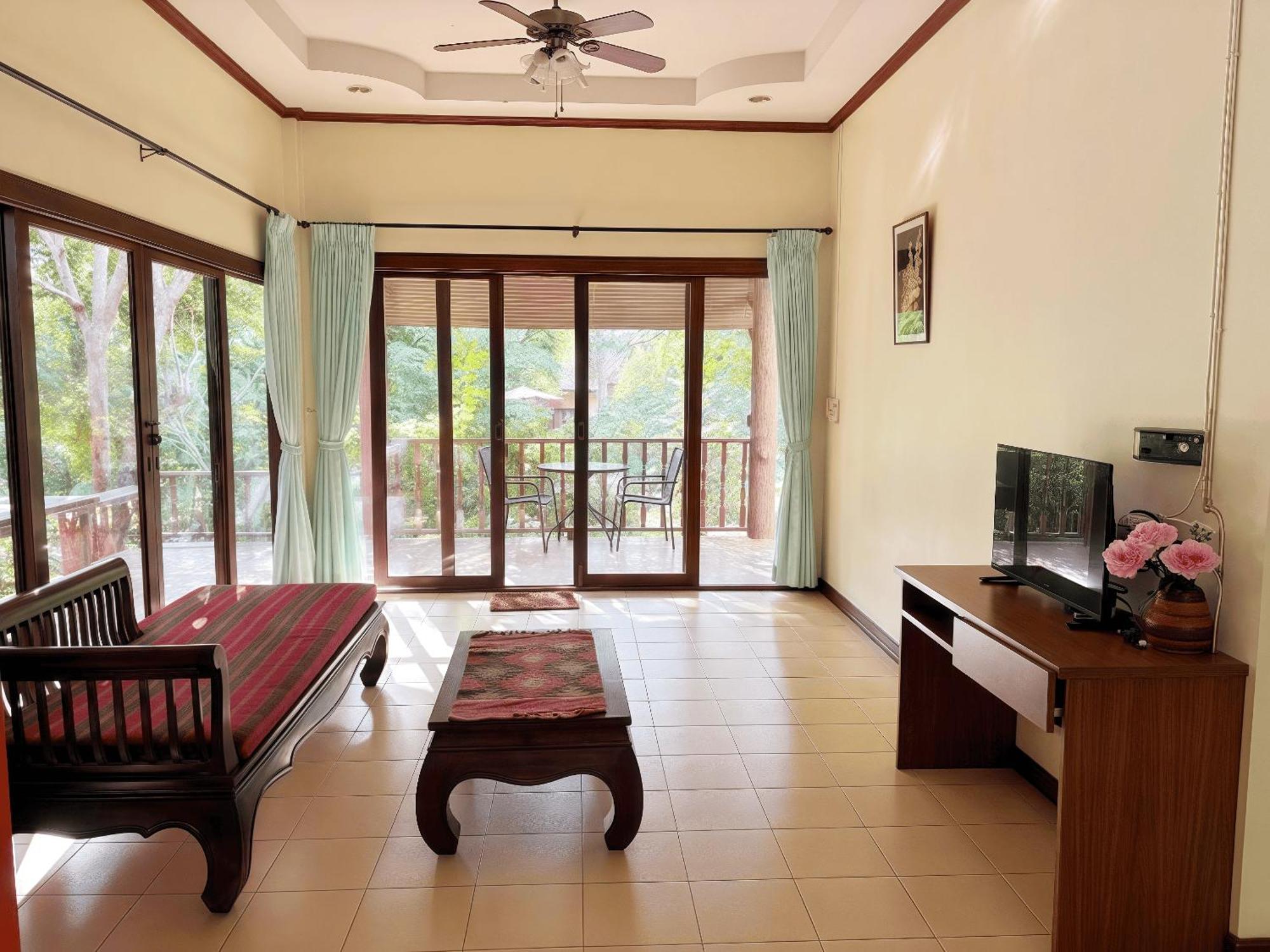 Oya International Phuket Hotel 4*