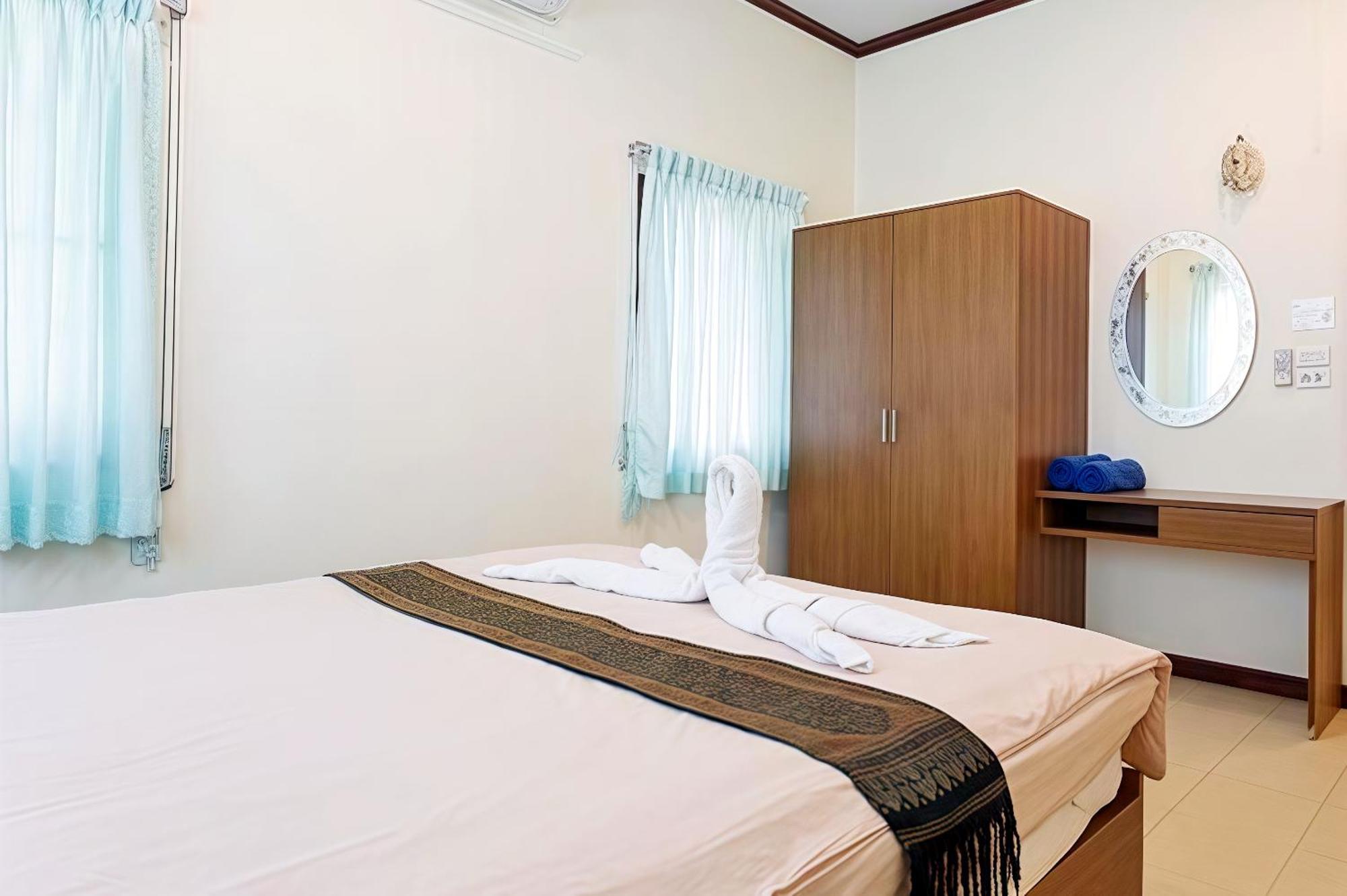 Oya International Phuket 4*