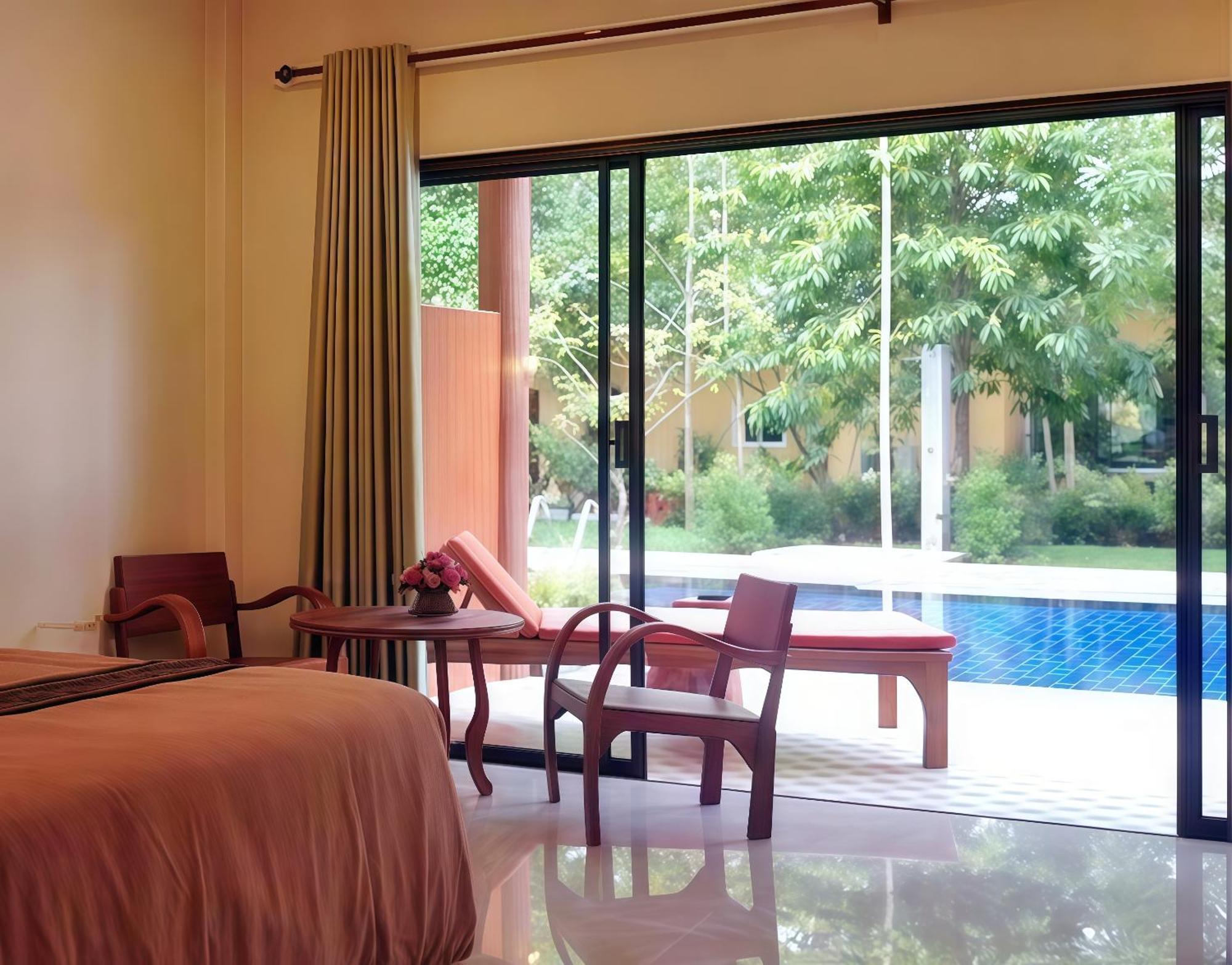 Hotel Oya International Phuket 4*