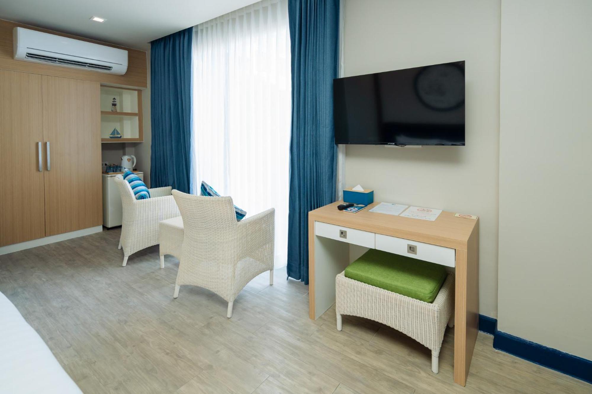 Hotel Phuket Boat Quay 4*