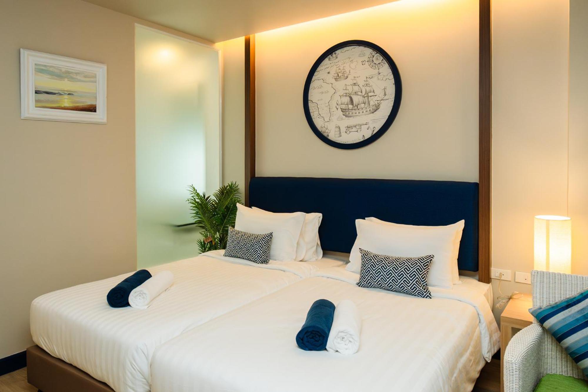 Hotel Phuket Boat Quay 4*