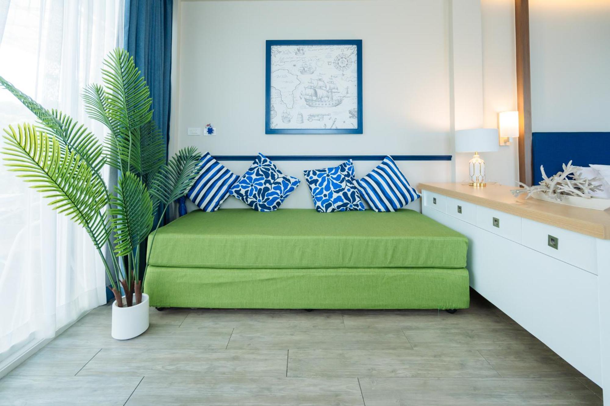 Hotel Phuket Boat Quay 4*
