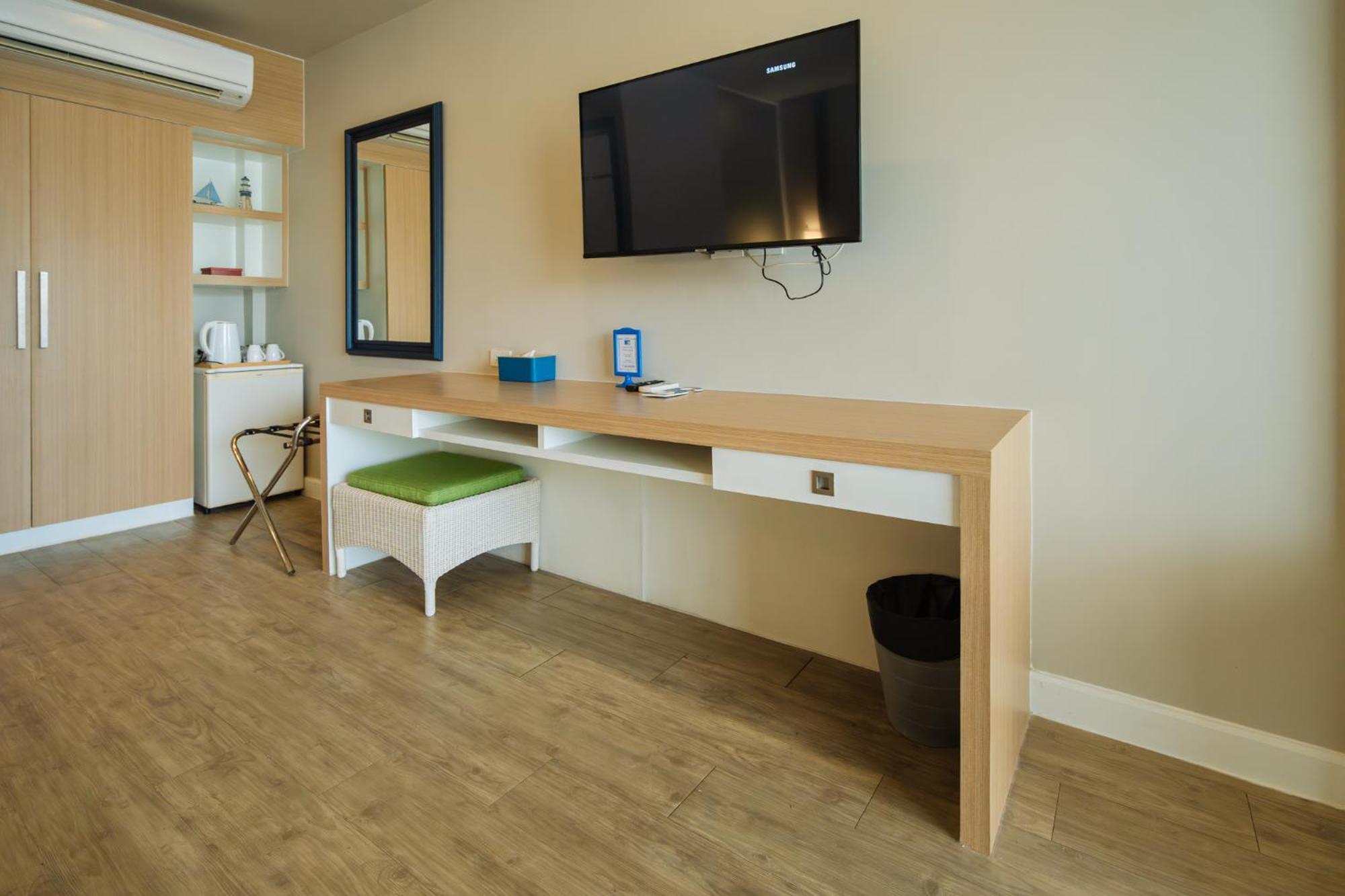Hotel Phuket Boat Quay 4*