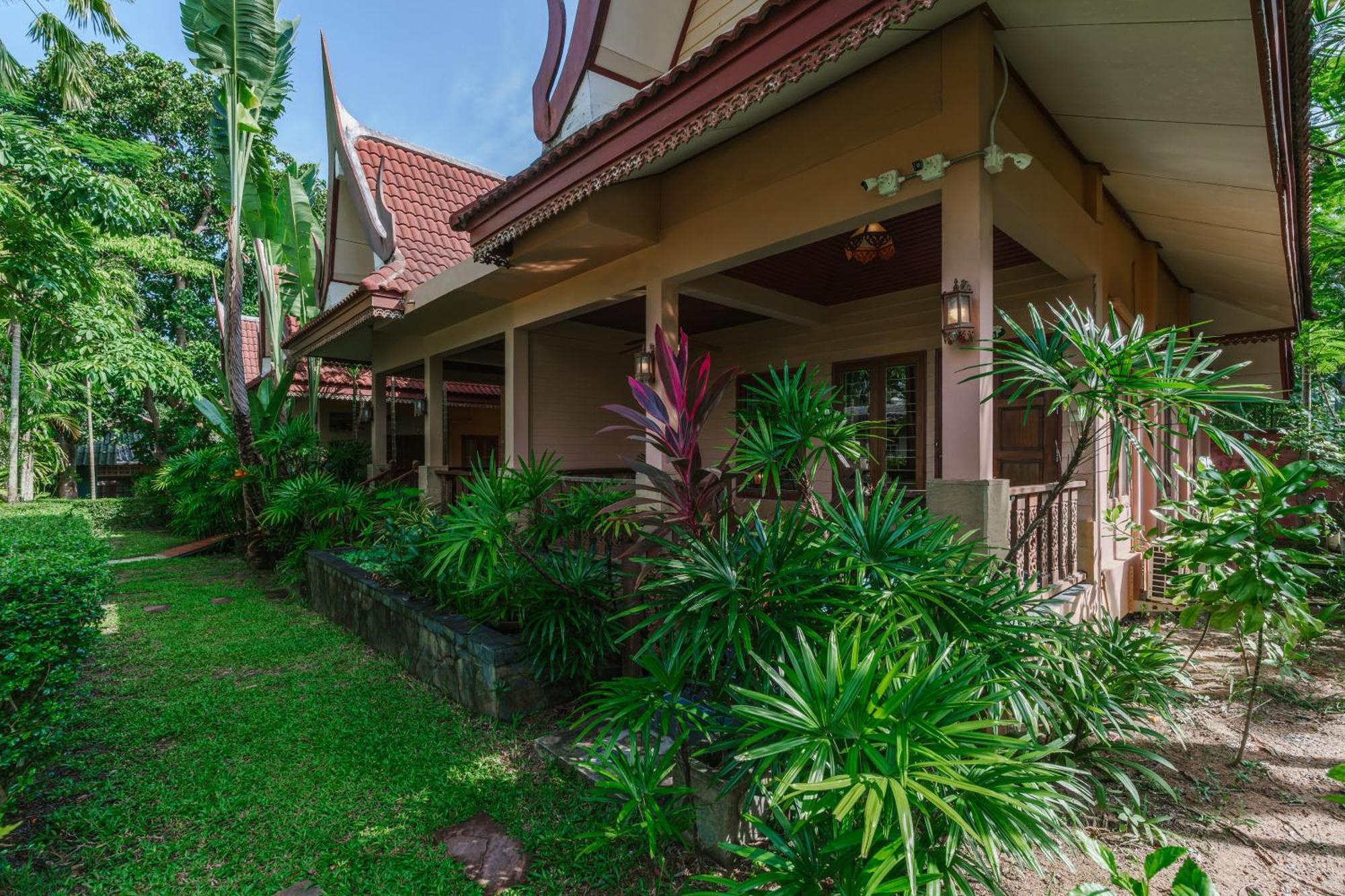 Resort Palm Village