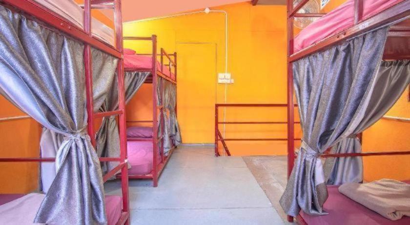 Hostel Oyo 586 I Phuket