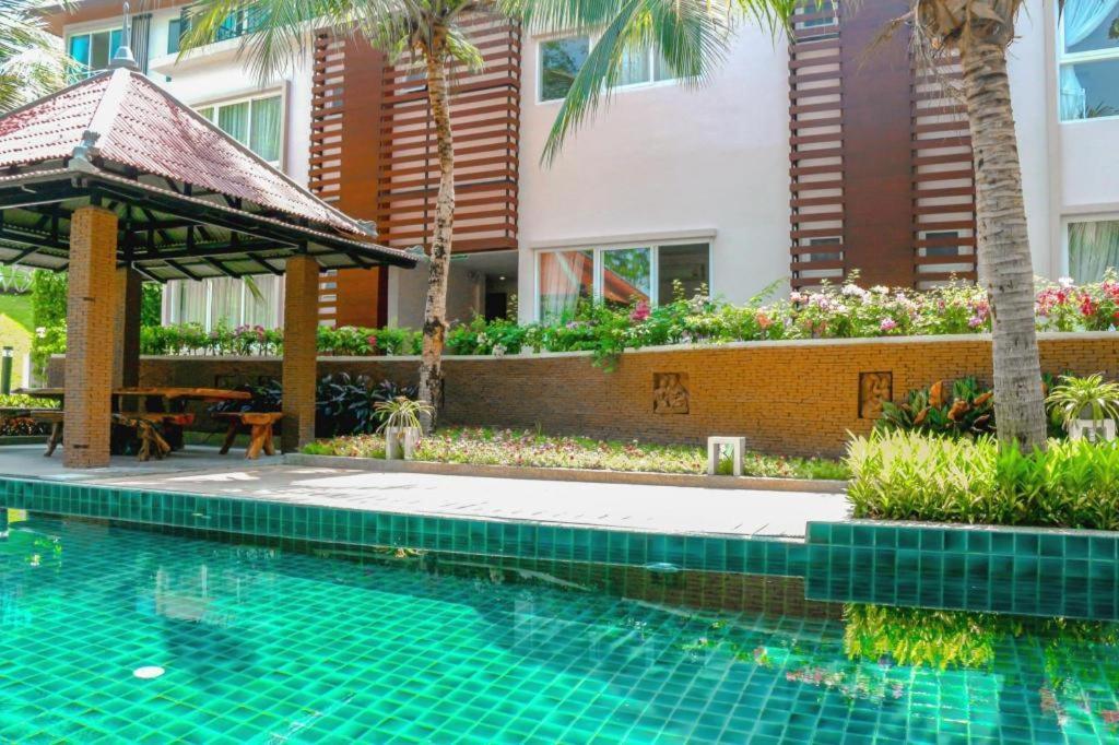 Royal Lee And 3* Nai Yang Beach
