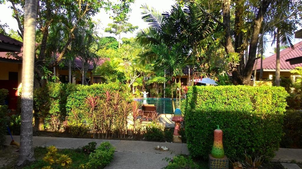 Resort Happy