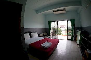 Baan Lukkan Hostel *