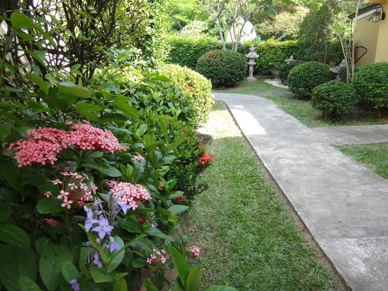 Hotel Holiday Village And Natural Garden 2*