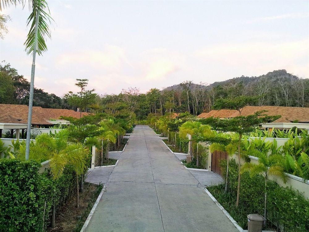 Modern Thai *