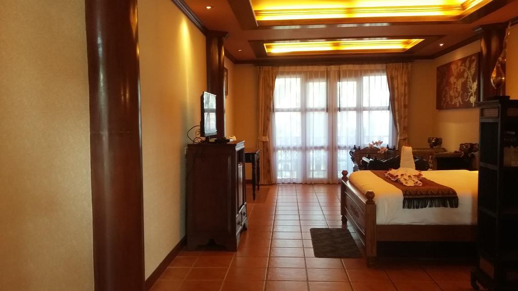 Royal Phawadee Village - 2 Minutes Walk To The Hotel