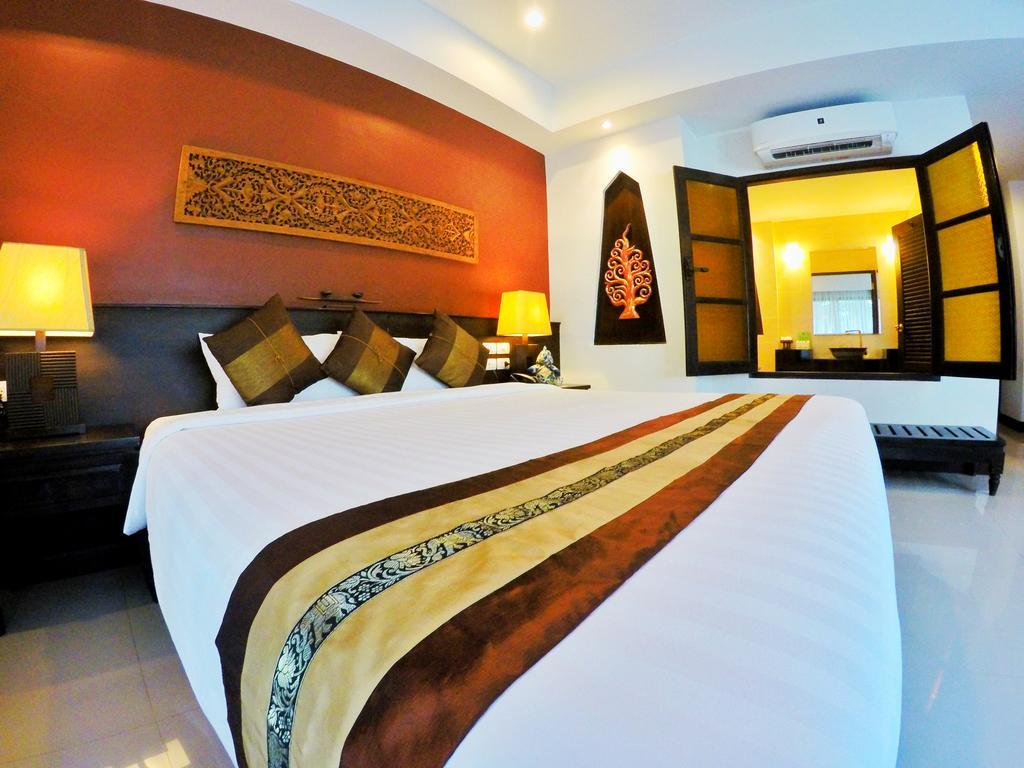 Resort Navatara Phuket 4*