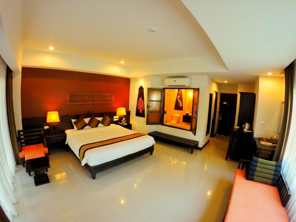 Navatara Phuket Resort 4*
