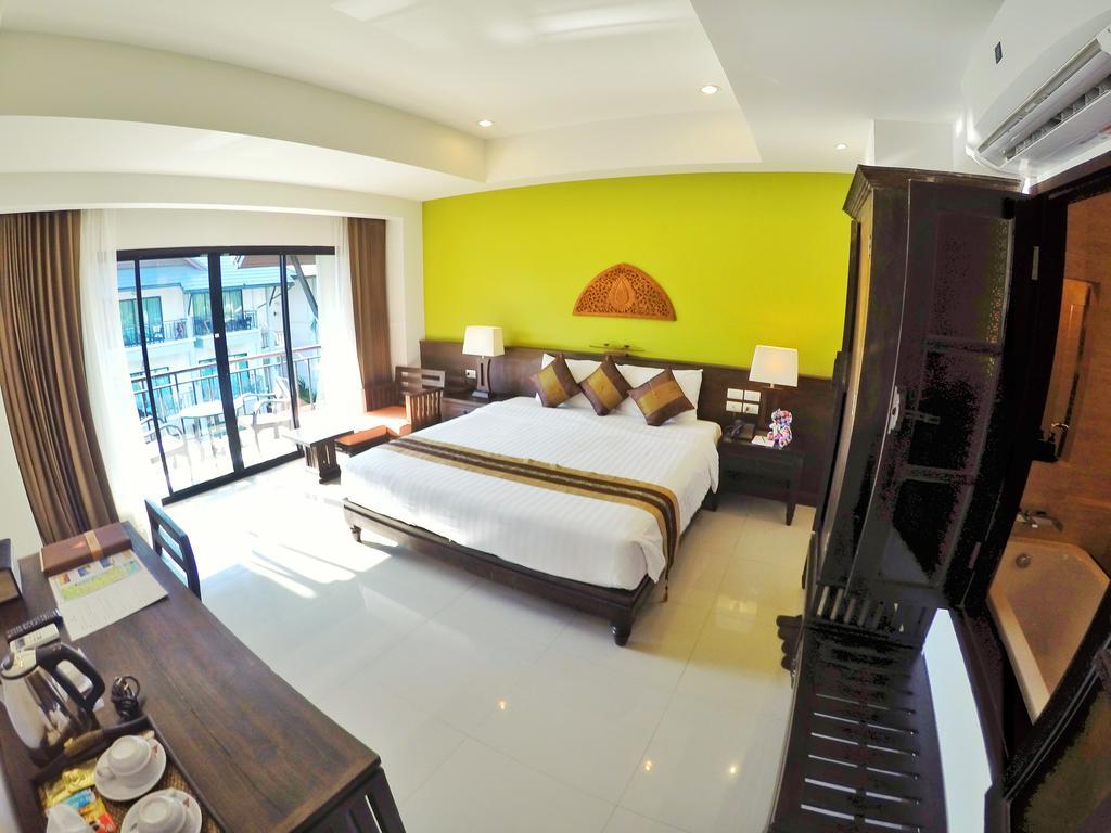 Navatara Phuket Rawai
