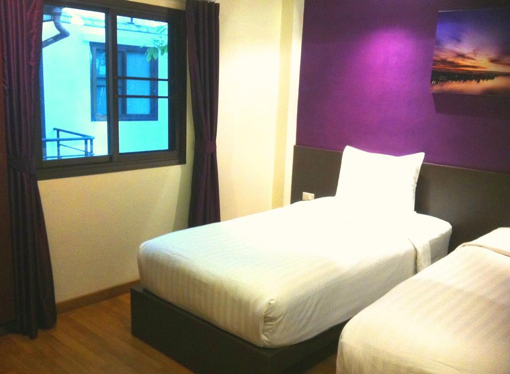 Beachfront Hotel Pantai Kamala