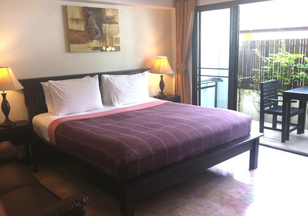 Hotel Beachfront Pantai Kamala
