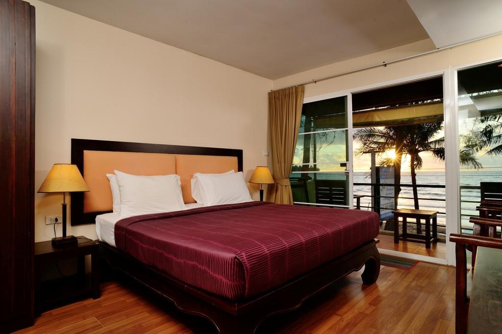 Beachfront 3* Strand Kamala