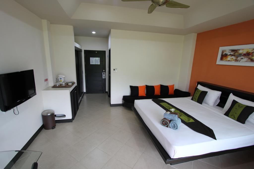Babylon Pool Resort Nai Harn