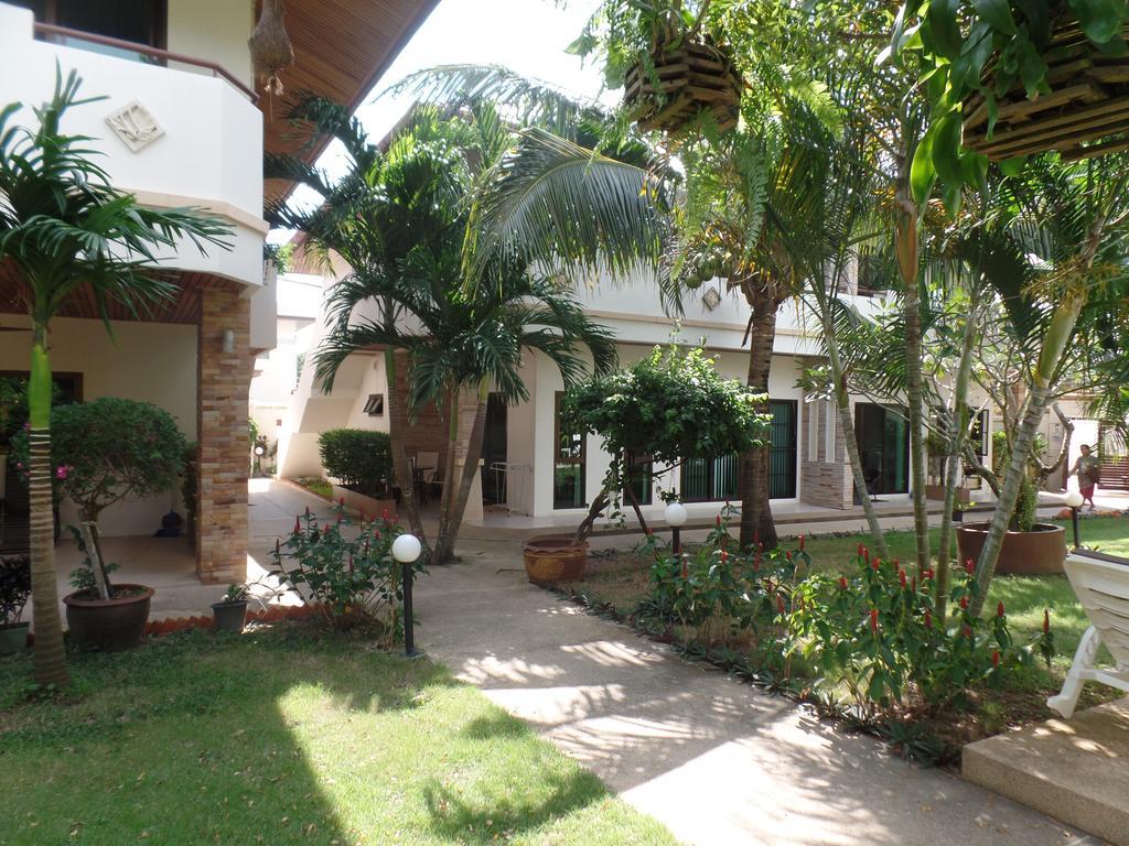 Resort Babylon Pool