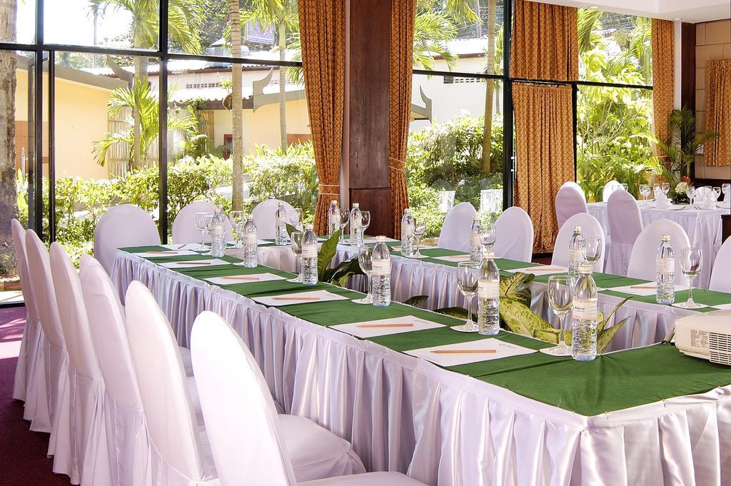 Seasons Naiharn Phuket 3*