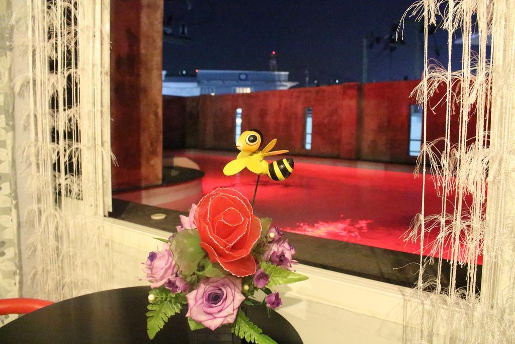 Beehive Old Town Hostel *