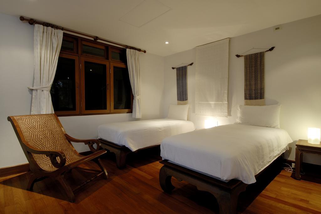 Beach 3 Bedrooms Villa Surin Beach (Phuket)