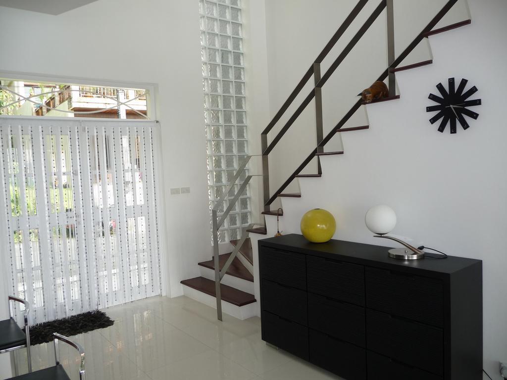 Ginborn 5 Bedroom Pool With Sea View In *