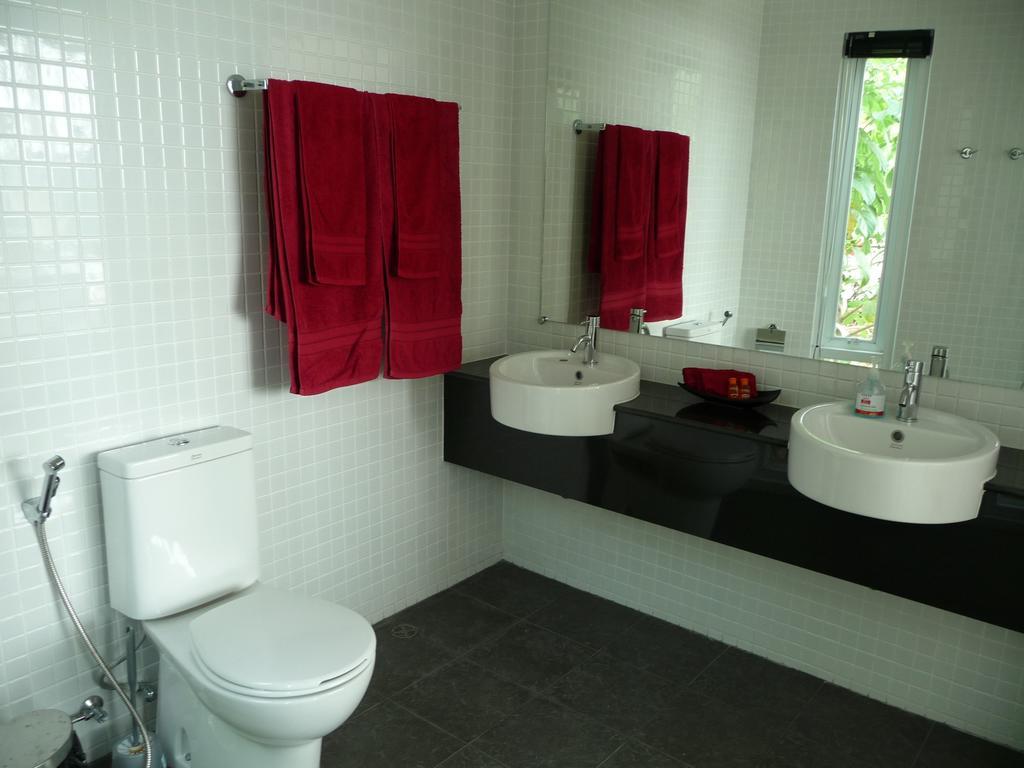 Ginborn 5 Bedroom Pool With Sea View In *