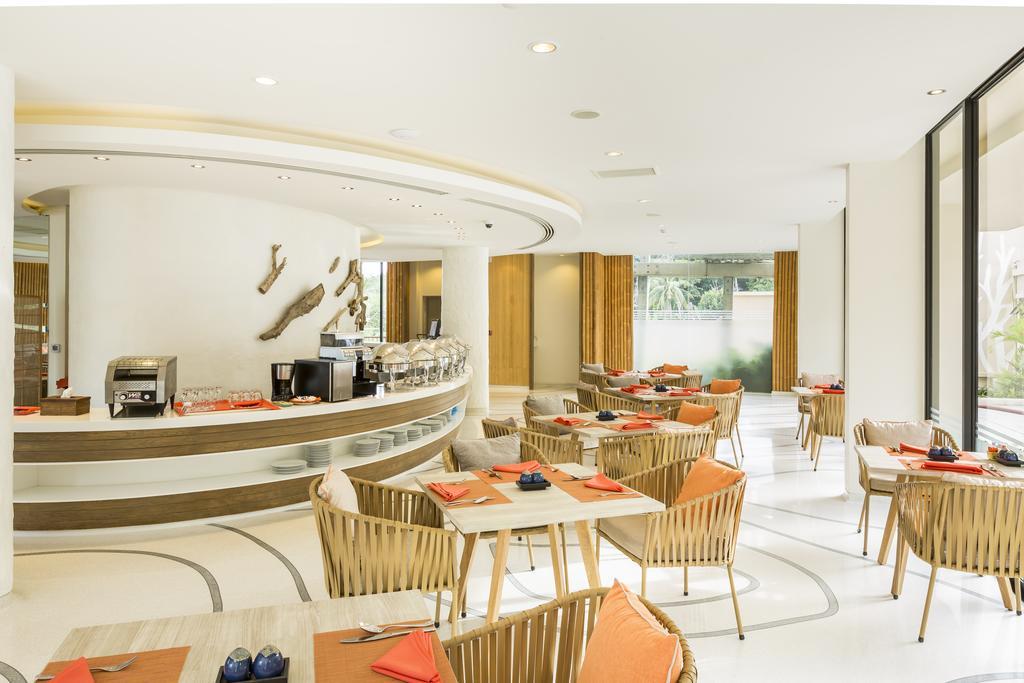 Bandara Resort, Phuket 4*