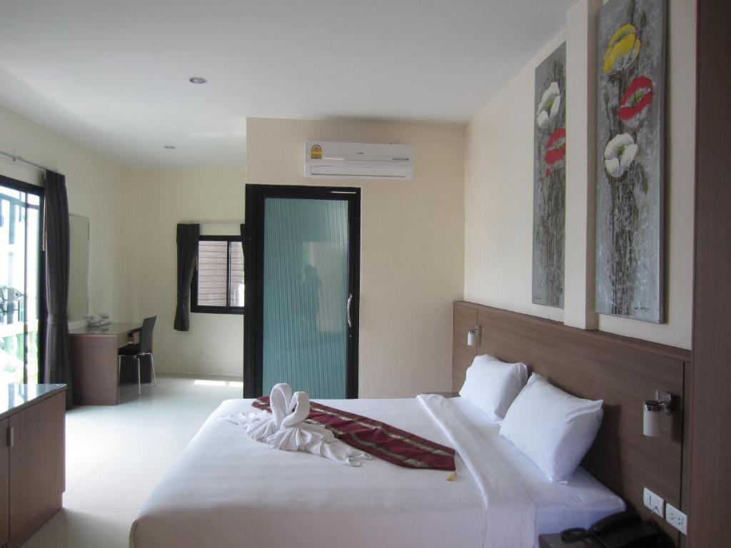 Hotel The Wave Patong Sha Phuket