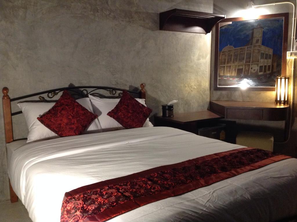 Hostel Beehive Old Town Phuket