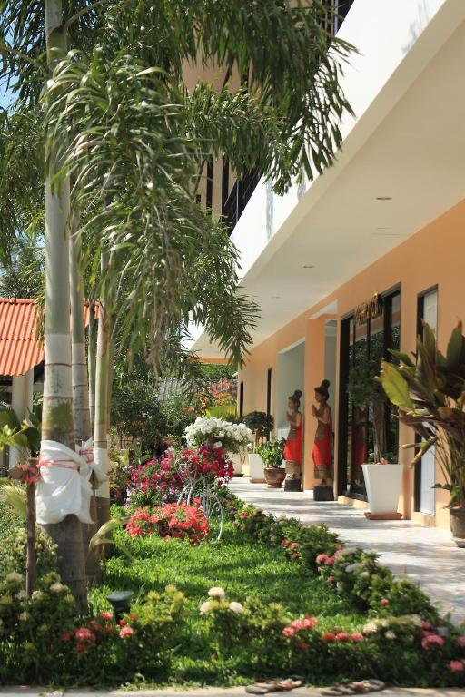 Phuket Airport Hotel 2*