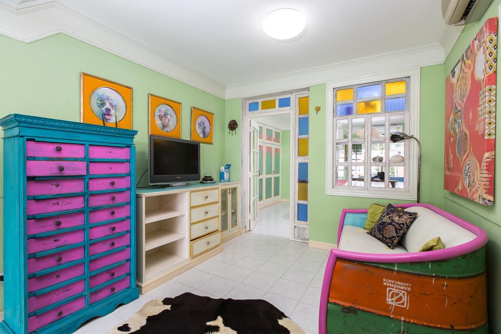 Bed & Breakfast Barefoot Kalim Front