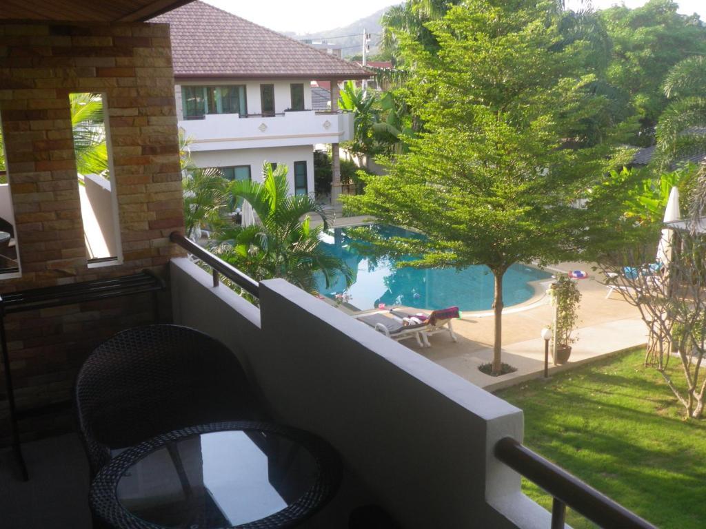 Babylon Pool 4*