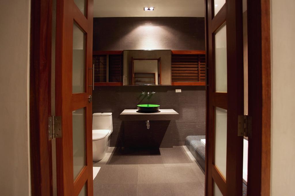Villa Nai Harn Beach Villa *