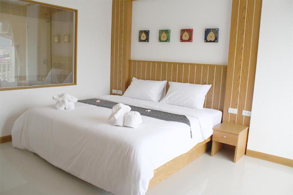 Santi White Hotel 3*