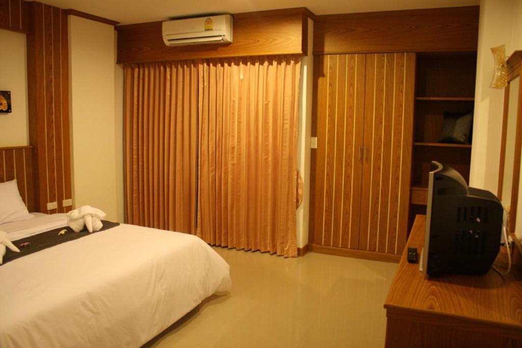 Santi White Phuket
