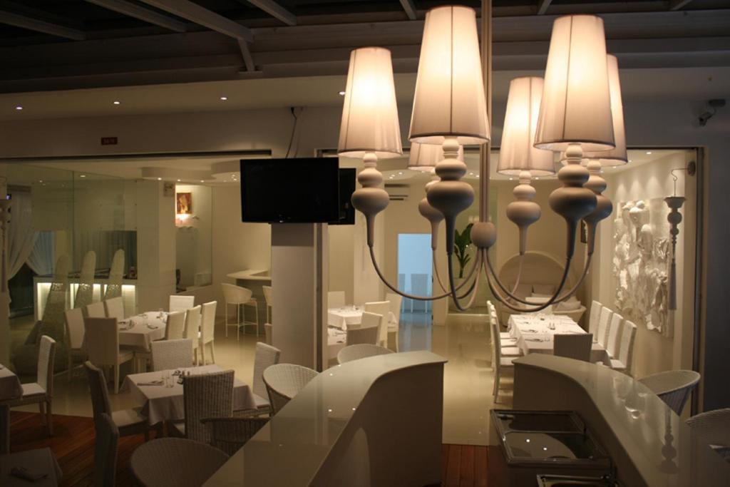 Santi White Hotel 3*