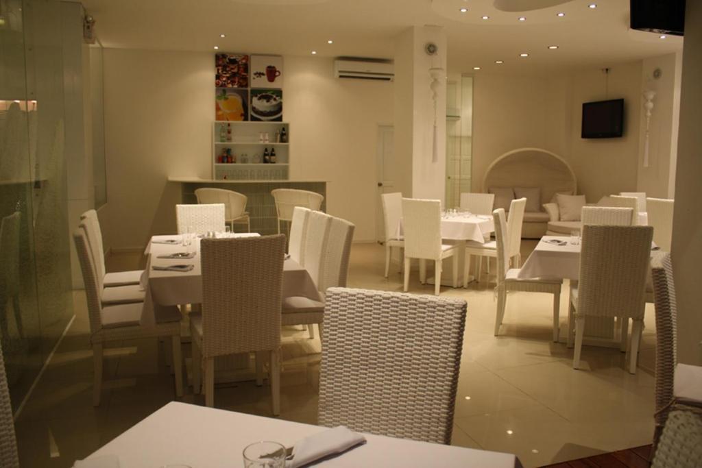 Santi White Phuket
